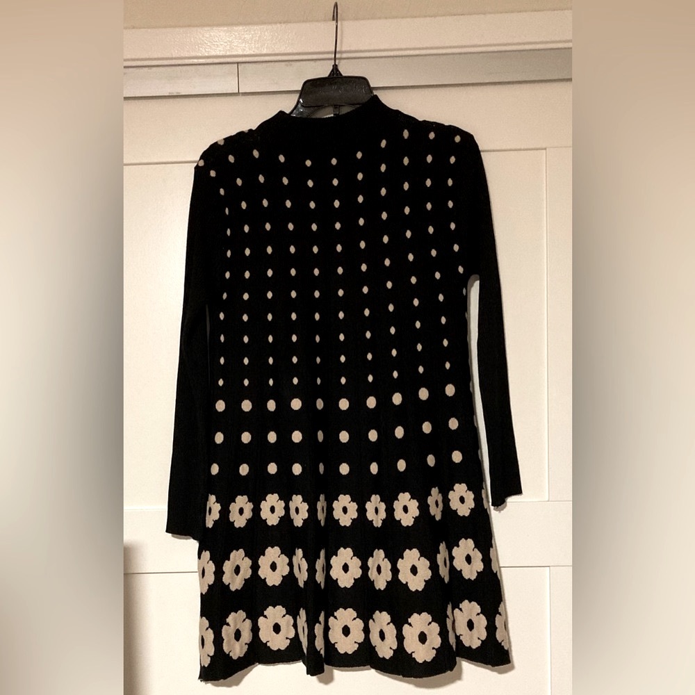 Chic Black and Cream Floral Long Sleeve Dress